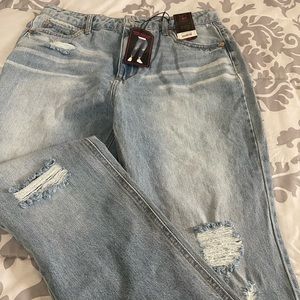 Ripped high waisted no boundaries jeans